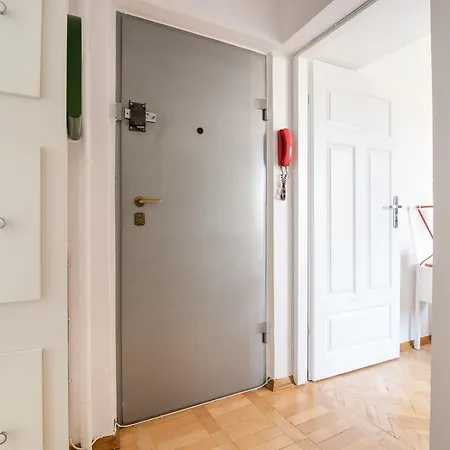 Rent Like - Aleja Wyzwolenia 7 Warsaw
